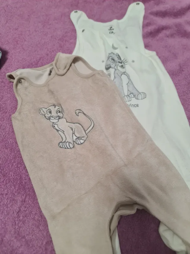 Pijama bebé con capucha estampado