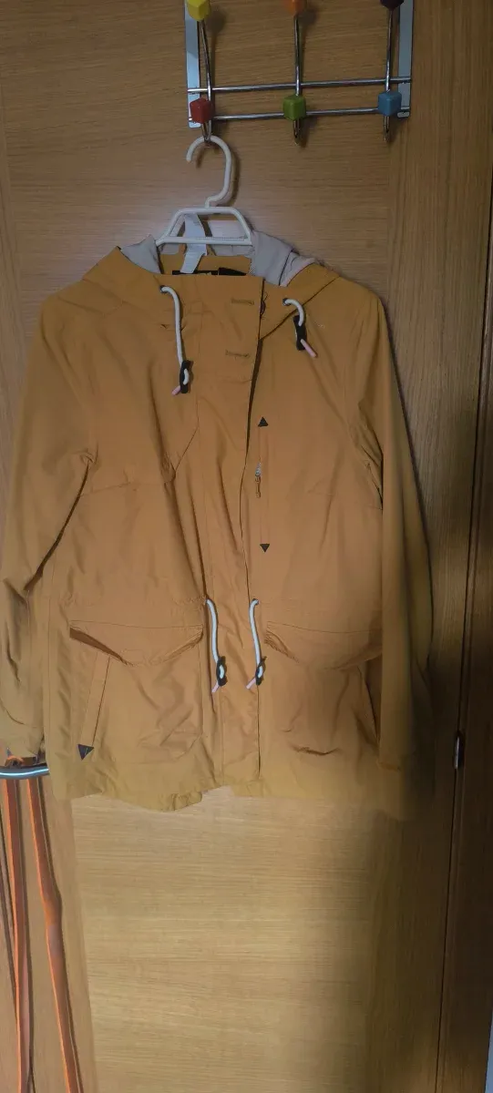 Chaqueta impermeable montaña elegante