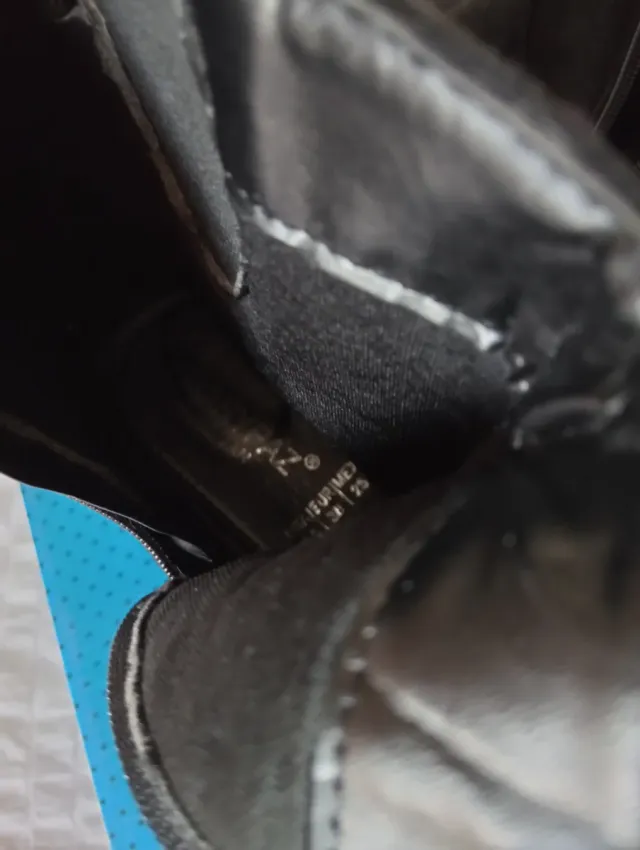 Botines negros mujer con detalle