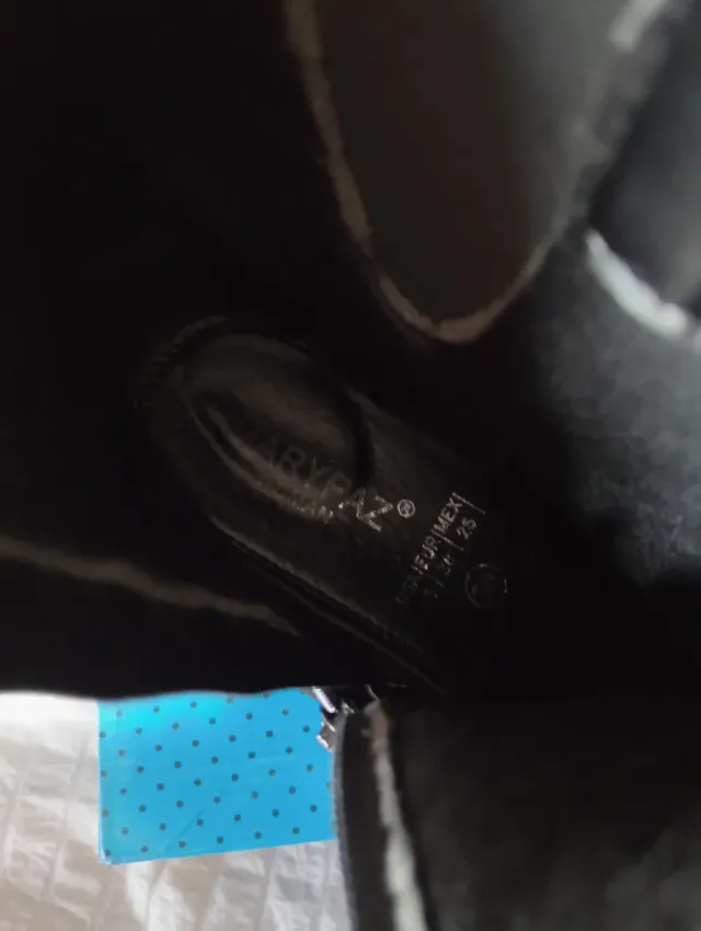 Botines negros mujer con detalle