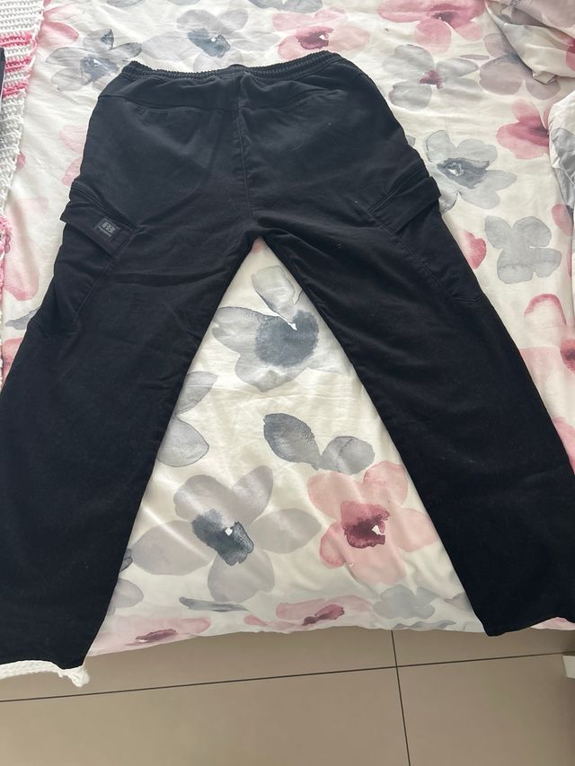 Pantalón cargo negro Pull&Bear