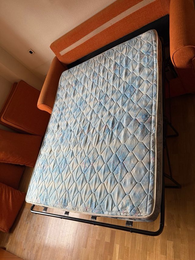 Divano letto arancione
