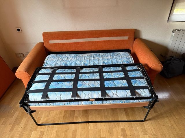 Divano letto arancione