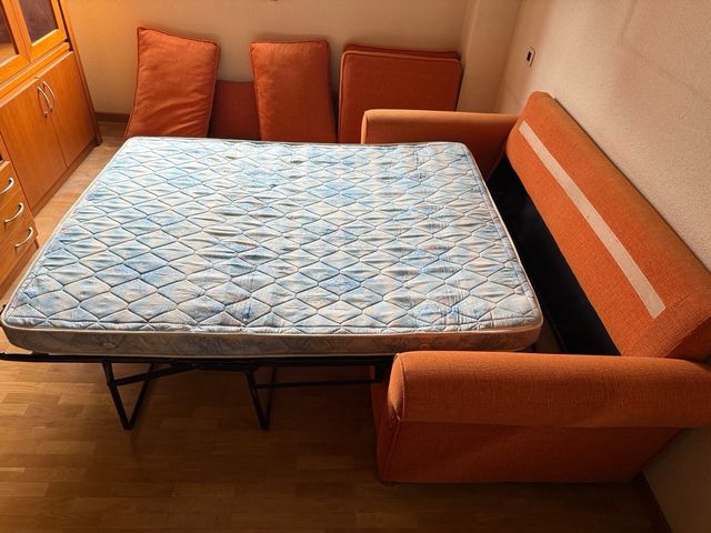 Divano letto arancione