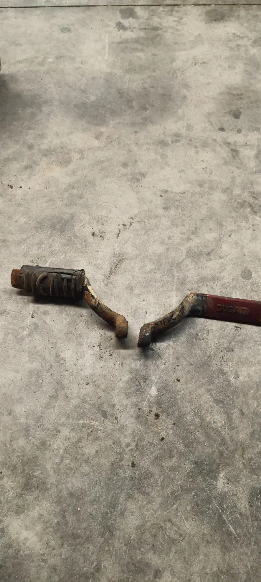 Estriberas Ducati 200 TS