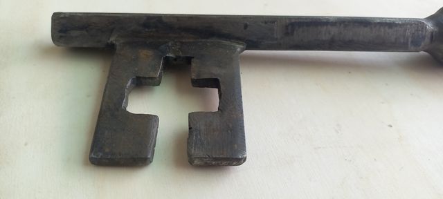 Llave antigua forja medieval templarios