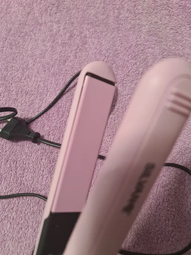 Plancha de pelo SILVANO rosa y plateada