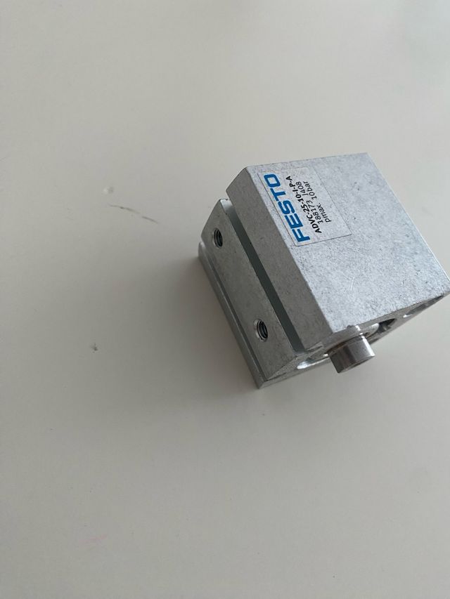 Cilindro Festo ADVC-25-10-I-P-A