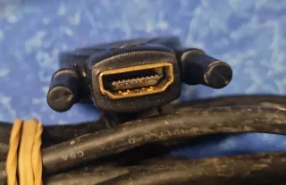 Cable VGA y Adaptador HDMI