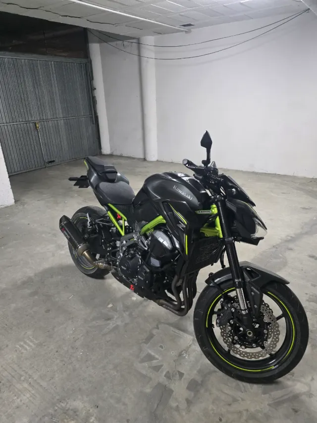 Kawasaki Z900 Negra y Verde