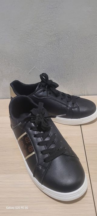 Scarpe Graceland nere con dettagli oro