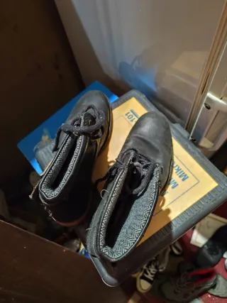 Botas negras con cordones