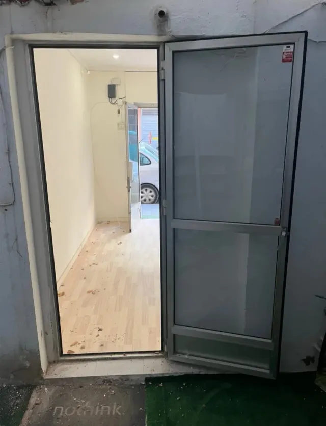 Puerta aluminio con marco