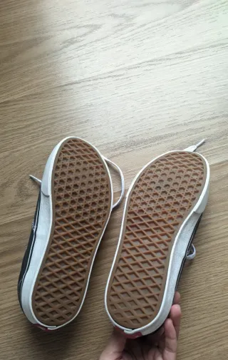 Zapatillas Vans Negras y Blancas