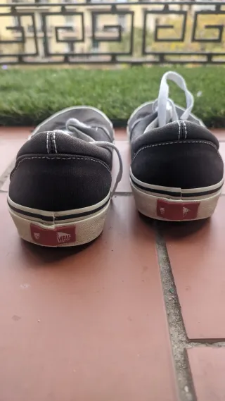 Zapatillas Vans Negras y Blancas