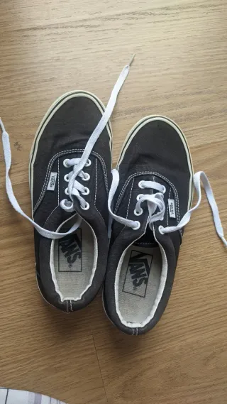 Zapatillas Vans Negras y Blancas