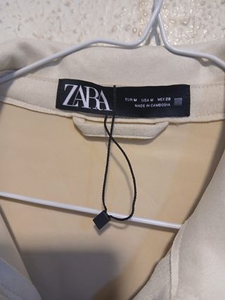 Chaqueta marca Zara. Tipo antelina