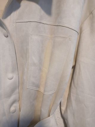 Chaqueta marca Zara. Tipo antelina