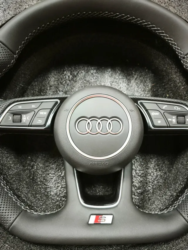 Volante Audi S Line Negro Perforado