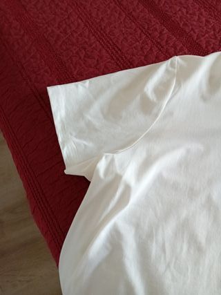 Camiseta blanca con volantes