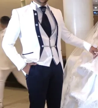 Traje de fiesta blanco y azul