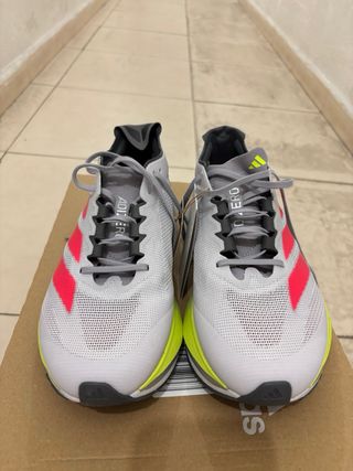 Zapatillas running Adidas Adizero Boston 12.