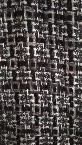 Bufanda estampado geométrico, negra, gris, blanca