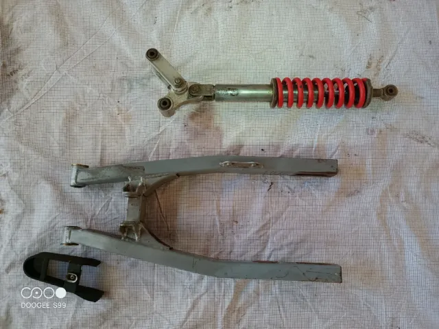 Basculante Derbi BI3 con amortiguador