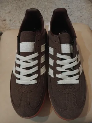 Zapatillas Adidas Spezial Marrones y Blancas