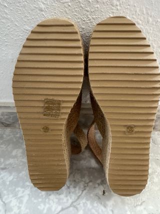 Sandalias cuña trenzadas beige