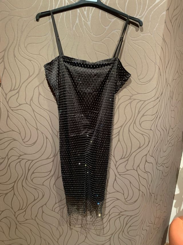 Vestido negro con pedrería