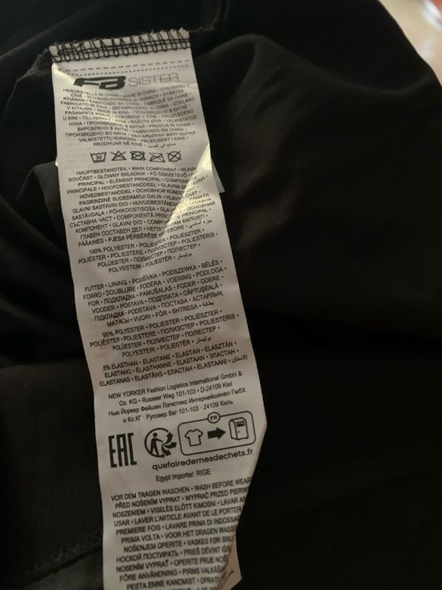 Vestido negro con pedrería