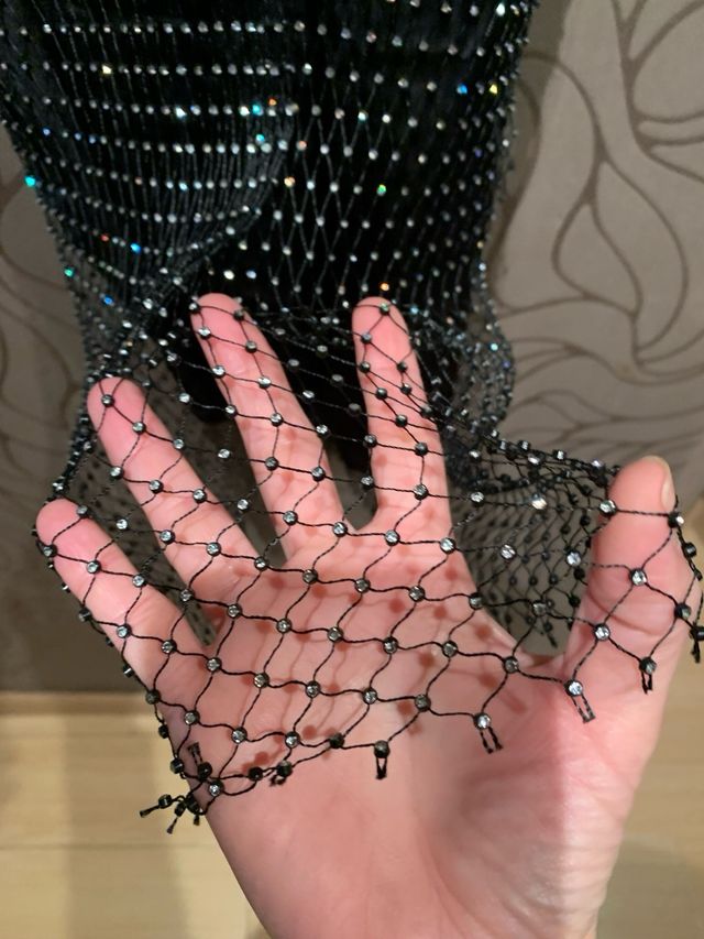 Vestido negro con pedrería