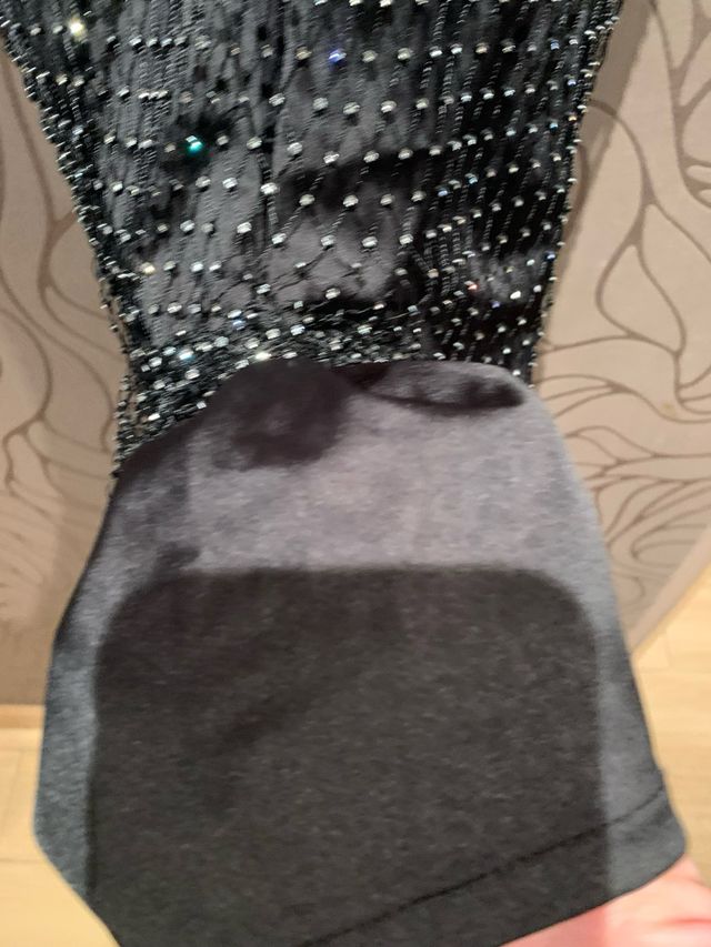 Vestido negro con pedrería