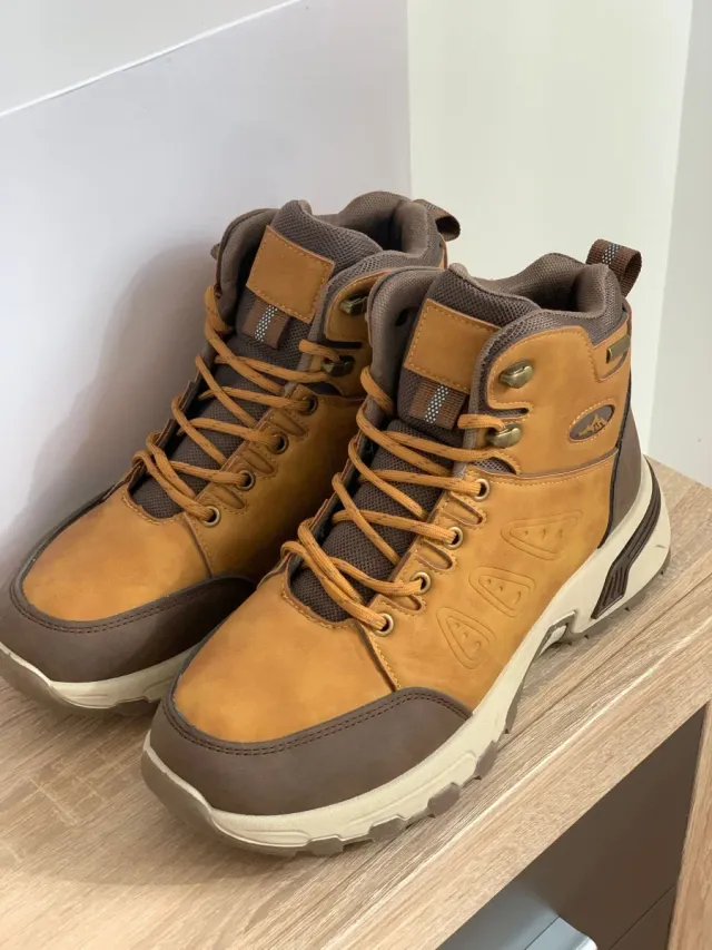 Botas de montaña hombre. Número 41