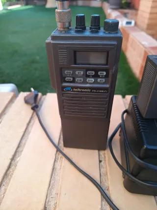 Emisora Teltronic PR-3100BF1 dos baterías cargador