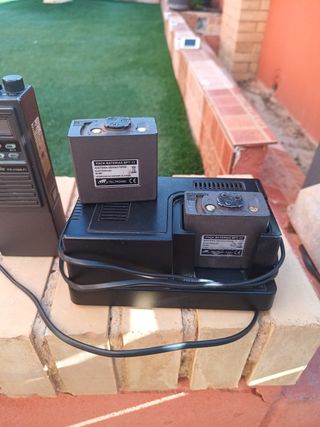 Emisora Teltronic PR-3100BF1 dos baterías cargador