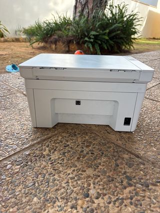 Impresora HP LaserJet MFP M140w