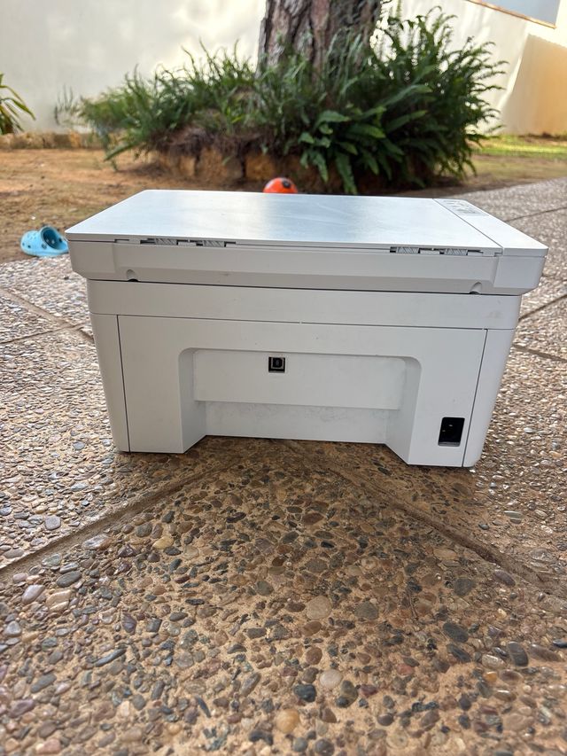 Impresora HP LaserJet MFP M140w