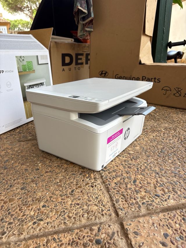 Impresora HP LaserJet MFP M140w