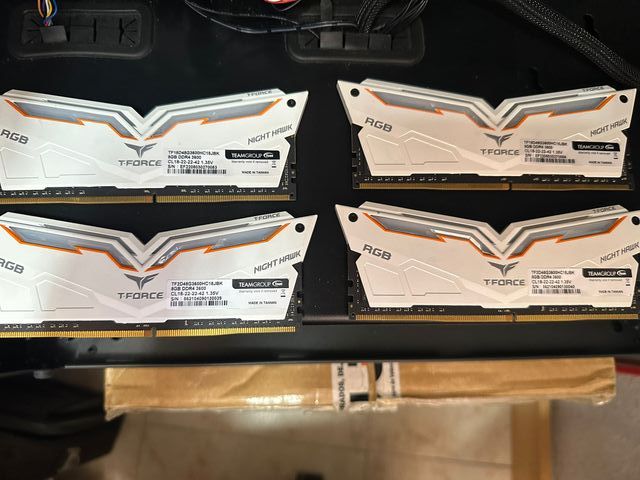 TEAMGROUP T-Force Night Hawk RGB 32GB RAM