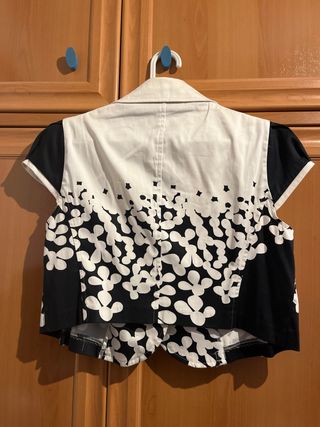 Vestido de tirantes blanco y negro con torera