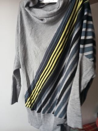 Maglia a pipistrello verde e rosa