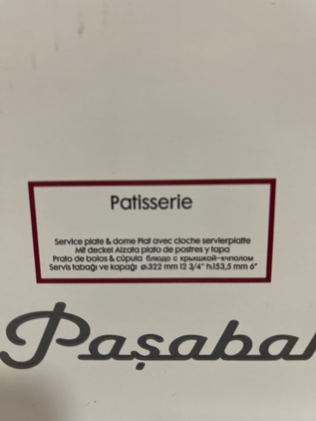 Plato con cúpula para pasteles