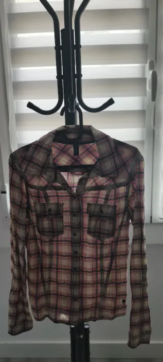Camisa ONLY cuadros beige y rosa