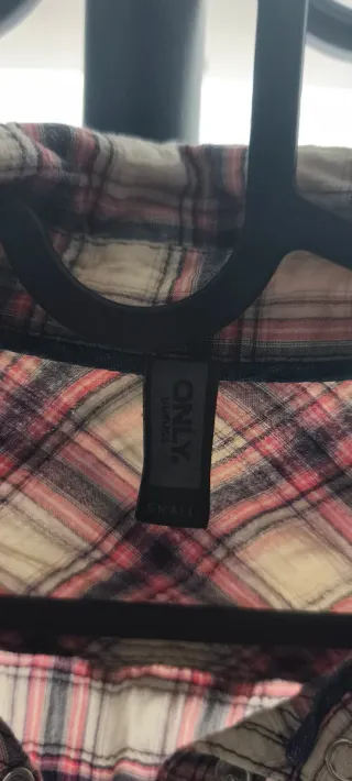 Camisa ONLY cuadros beige y rosa