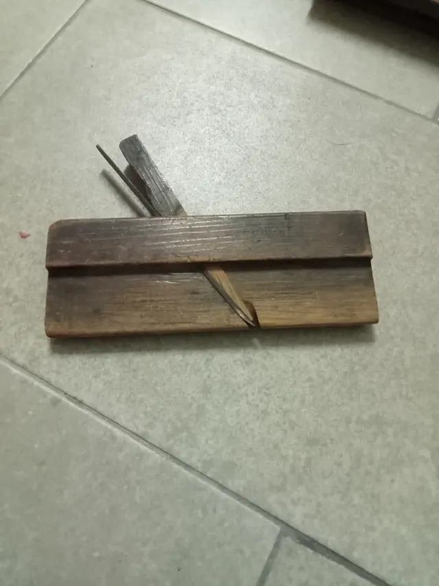 Cepillo carpintero madera antiguo