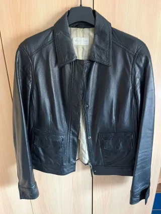 Chaqueta de cuero Massimo Dutti Negra