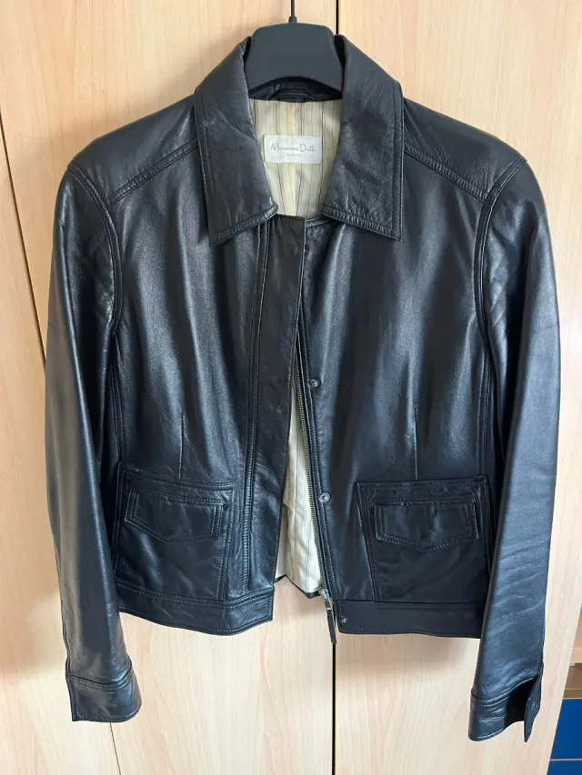 Chaqueta de cuero Massimo Dutti Negra