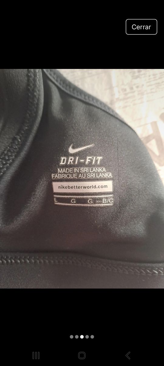 Top deportivo Nike negro